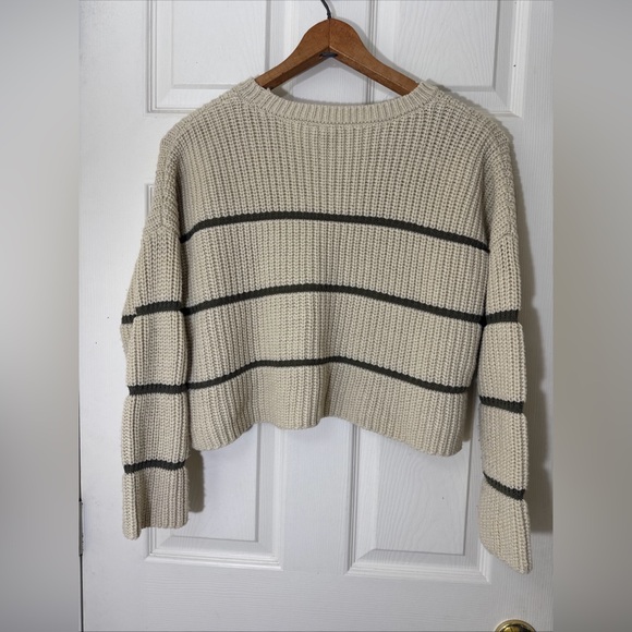 Women’s Knit Cropped Sweater Size Medium Beige With Green Stripes - Picture 5 of 5